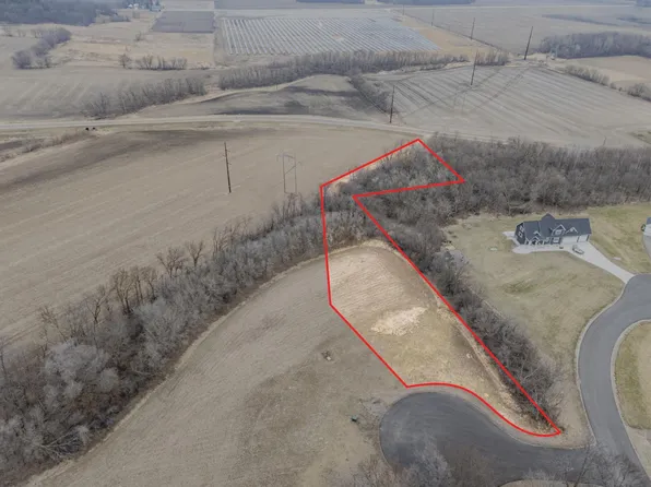 701 Cherrywood Dr SW, Pine Island, MN 55963