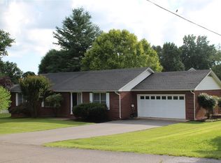 221 Saint Albans Dr, Bowling Green, KY 42103