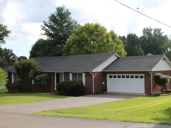 221 Saint Albans Dr, Bowling Green, KY 42103