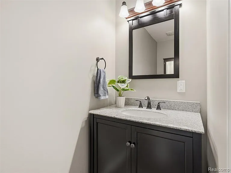 626 Kayser Ave — Photo 16