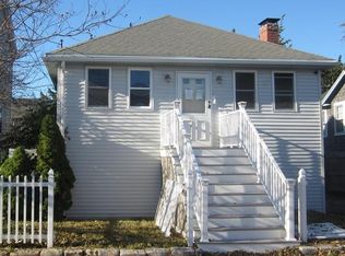 31 Russell St, Hull, MA 02045
