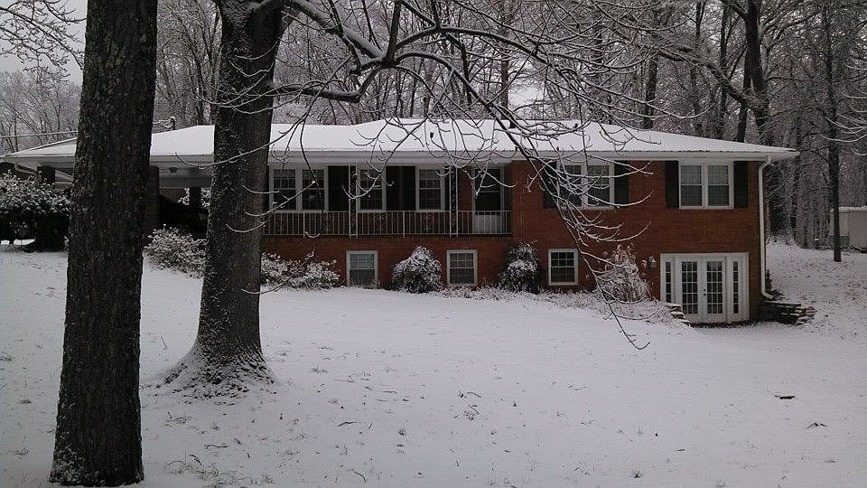 1st image of 3668 Centerview Dr