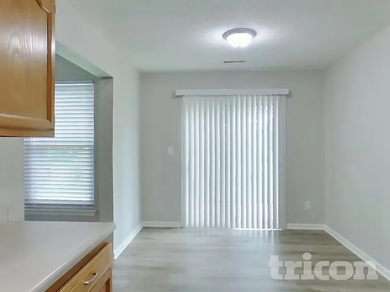 2880 Lakestream Dr — Photo 5