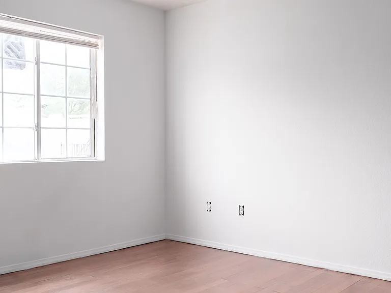 541 W Melrose Dr — Photo 14