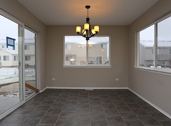 4th image of 865 Blackhawk Dr