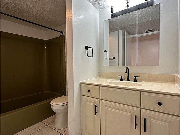 4th image of 3704 Broadway APT 118