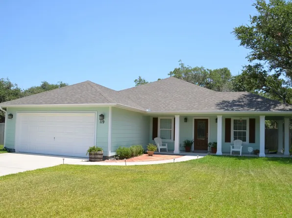 119 N Santa Clara Dr, Rockport, TX 78382