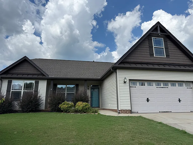 143 Stonegate Dr — Photo 2