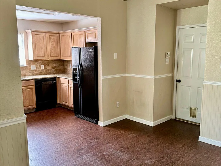 2421 Esquire Dr — Photo 6