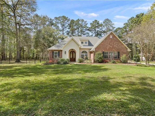 10 Plantation Ln, Covington, LA 70433