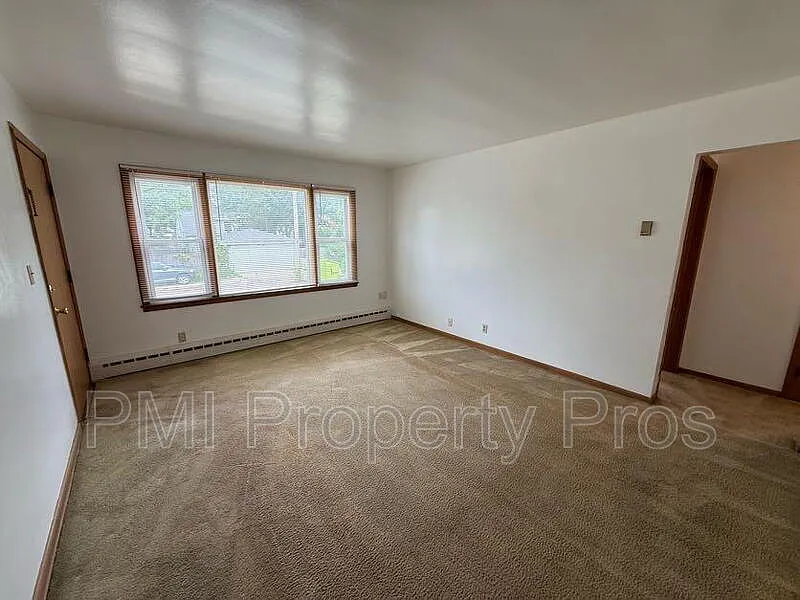 1 bed, 1.0 bath, $875 — Photo 4