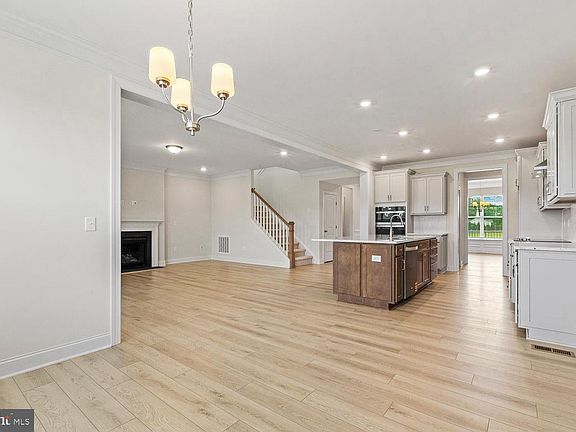 4th image of 16885 Watchman Way