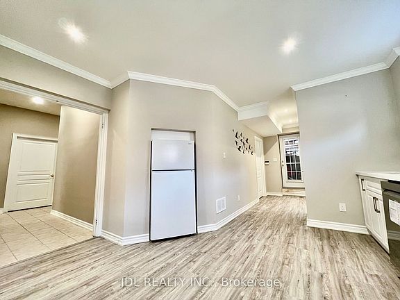5th image of 21 Brookgreene Cres