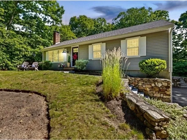 15 Surrey Ln, Sandwich, MA 02563