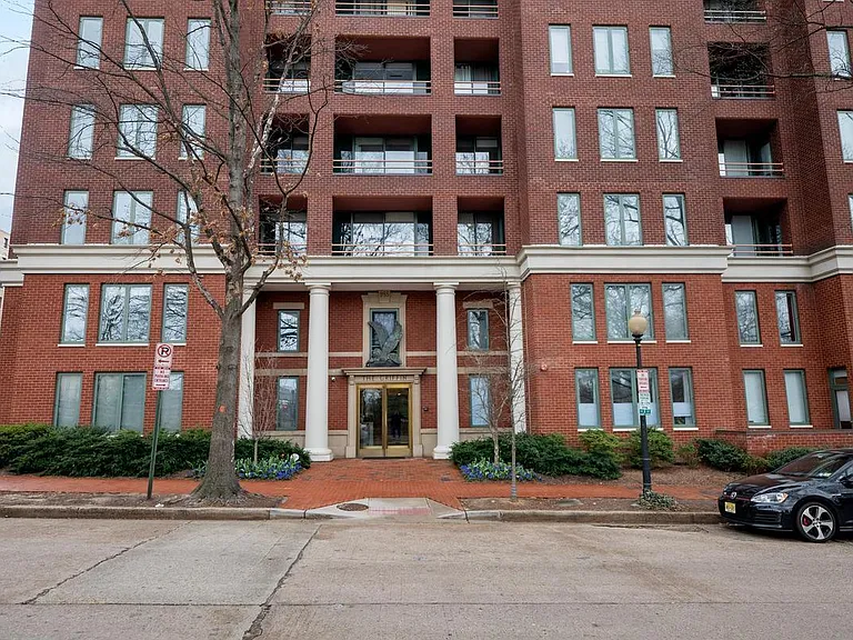 955 26th St NW #202 — Photo 2