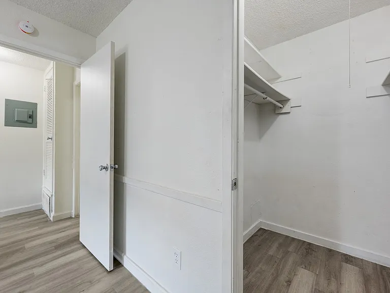 202 Northcrest Cir #D — Photo 14