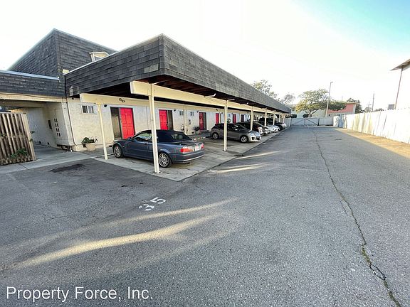 4th image of 946 Tamarack Ln #20