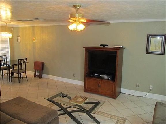 CERAMIC TILE FLOORING WITH DECORATIVE INSERTS, OPEN CONCEPT LIVING/DINING/KITCHEN