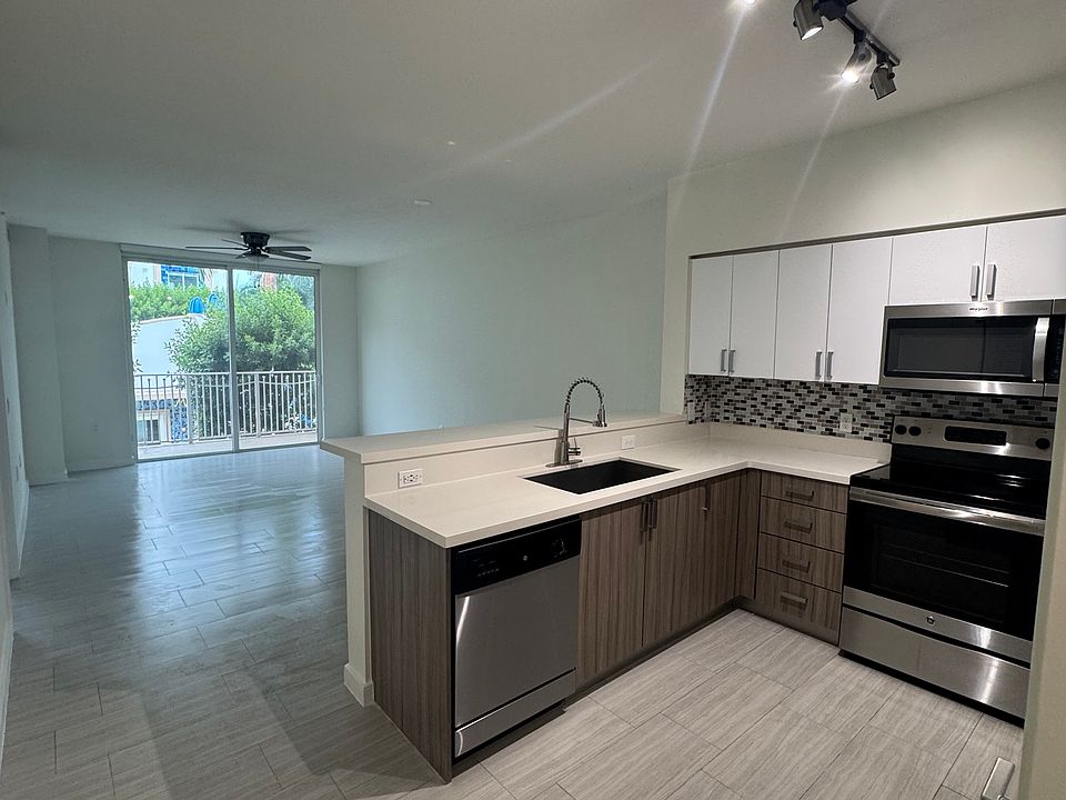 1st image of 444 NE 39th St #205