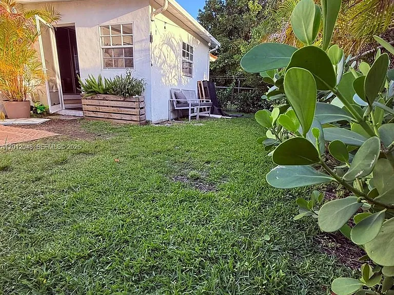 9356 Byron Ave — Photo 12