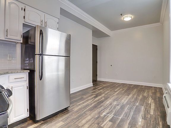 4th image of 6311 Dewey Ave #2