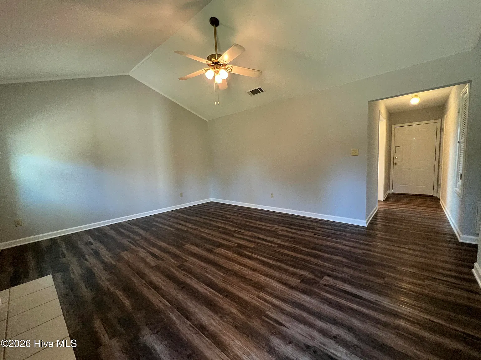 3 bed, 2.0 bath, 1296 sqft, $1,600 — Photo 4