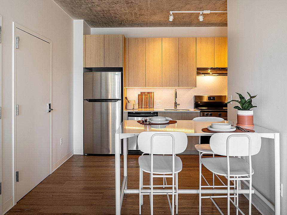 4x4 1344sf Dining