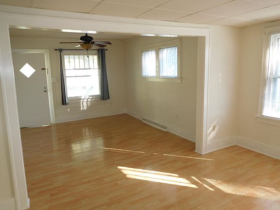 3rd image of 725 S 32nd St