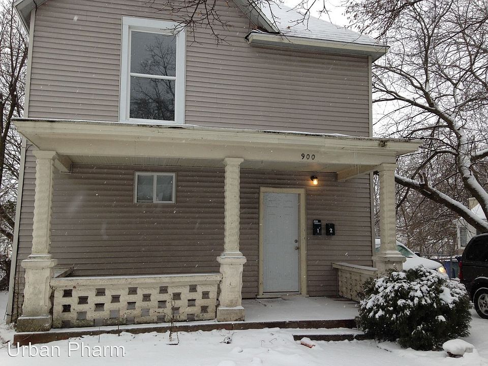 1st image of 900 Logan St SE