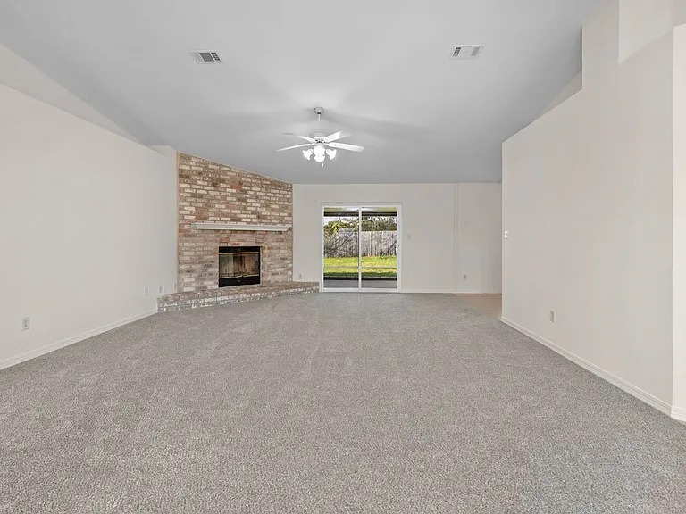 9568 Brentwood Blvd — Photo 6