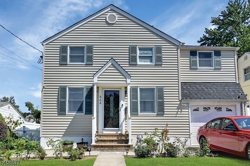 1st image of 464 Simons Ave