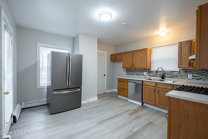4th image of 27 Alvey Street