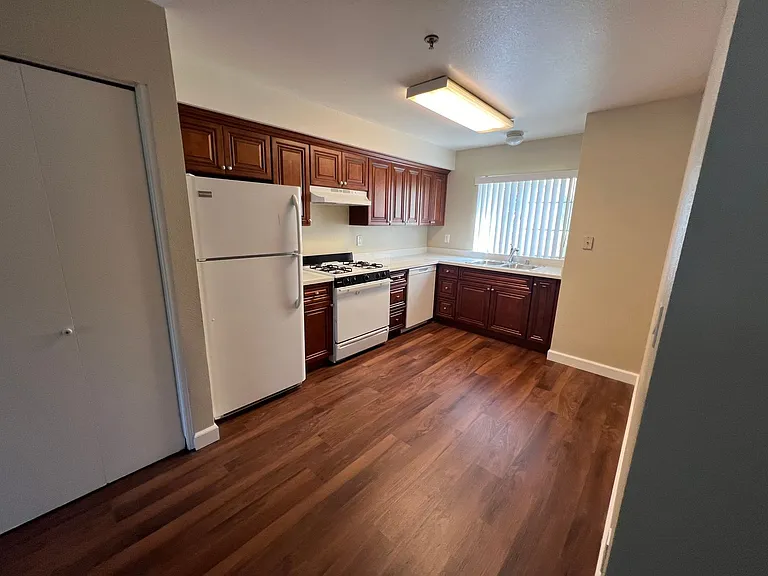 588 Arizona — Photo 12