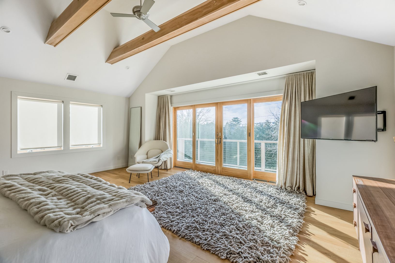  upper level  primary with sumptuous linens