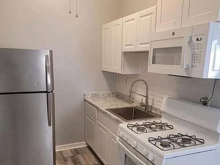 516 E Ormsby Ave #4 — Photo 3
