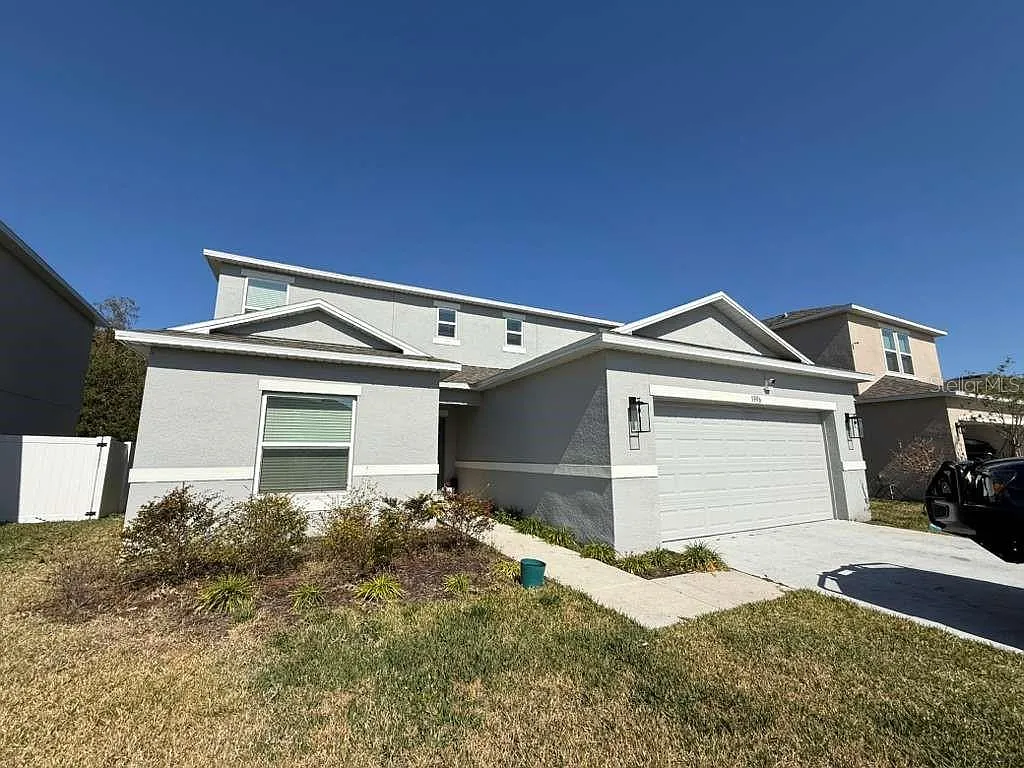 5 bed, 3.0 bath, 2338 sqft, $3,250 — Photo 2