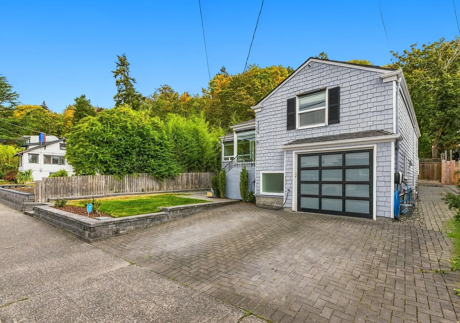 4Bd/1.75Ba Seattle Home — Photo 2