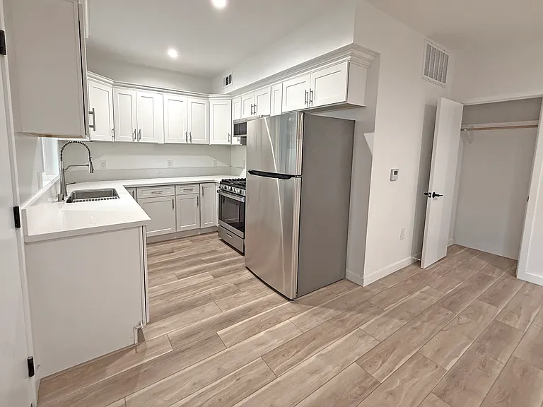 10934 Peach Grove St #201 — Photo 73