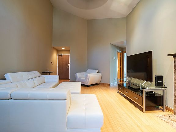 3rd image of 100 White Oak Ct #25-10