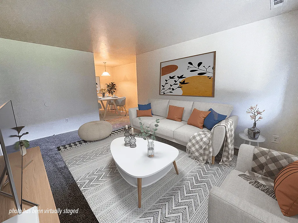Pine Lake Manor — Photo 1
