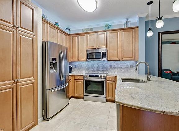 5th image of 21752 Belvedere Ln