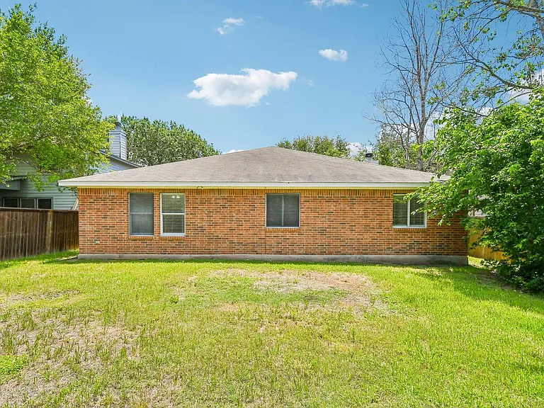121 Orion Cv — Photo 14