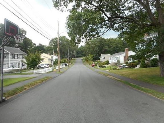 5th image of 30 Westchester Cir