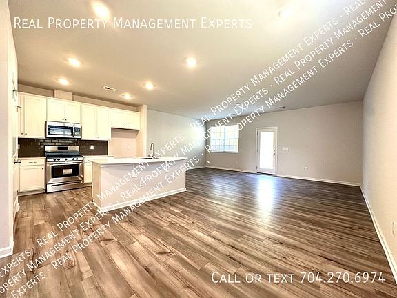 4th image of 14148 Castle Nook Dr