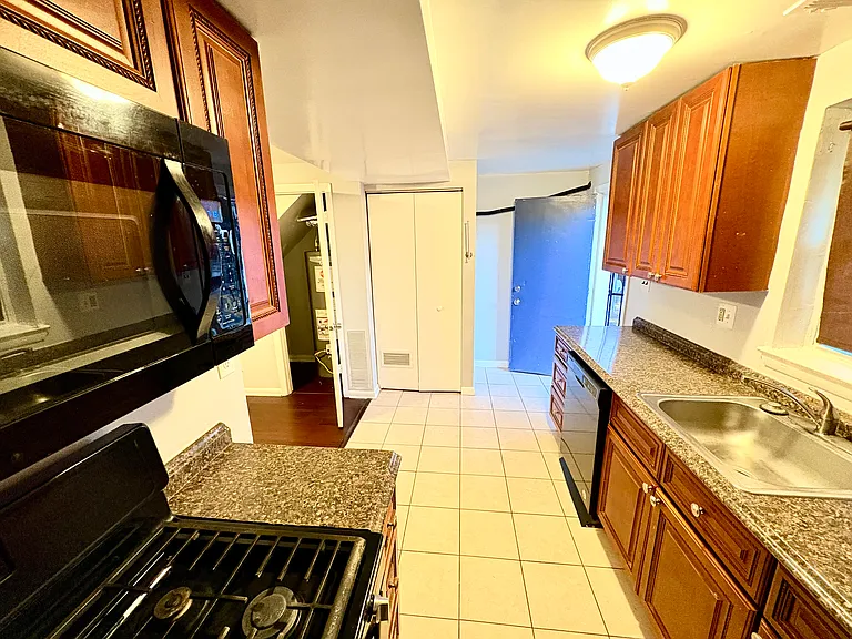 1307 E Madison St — Photo 13