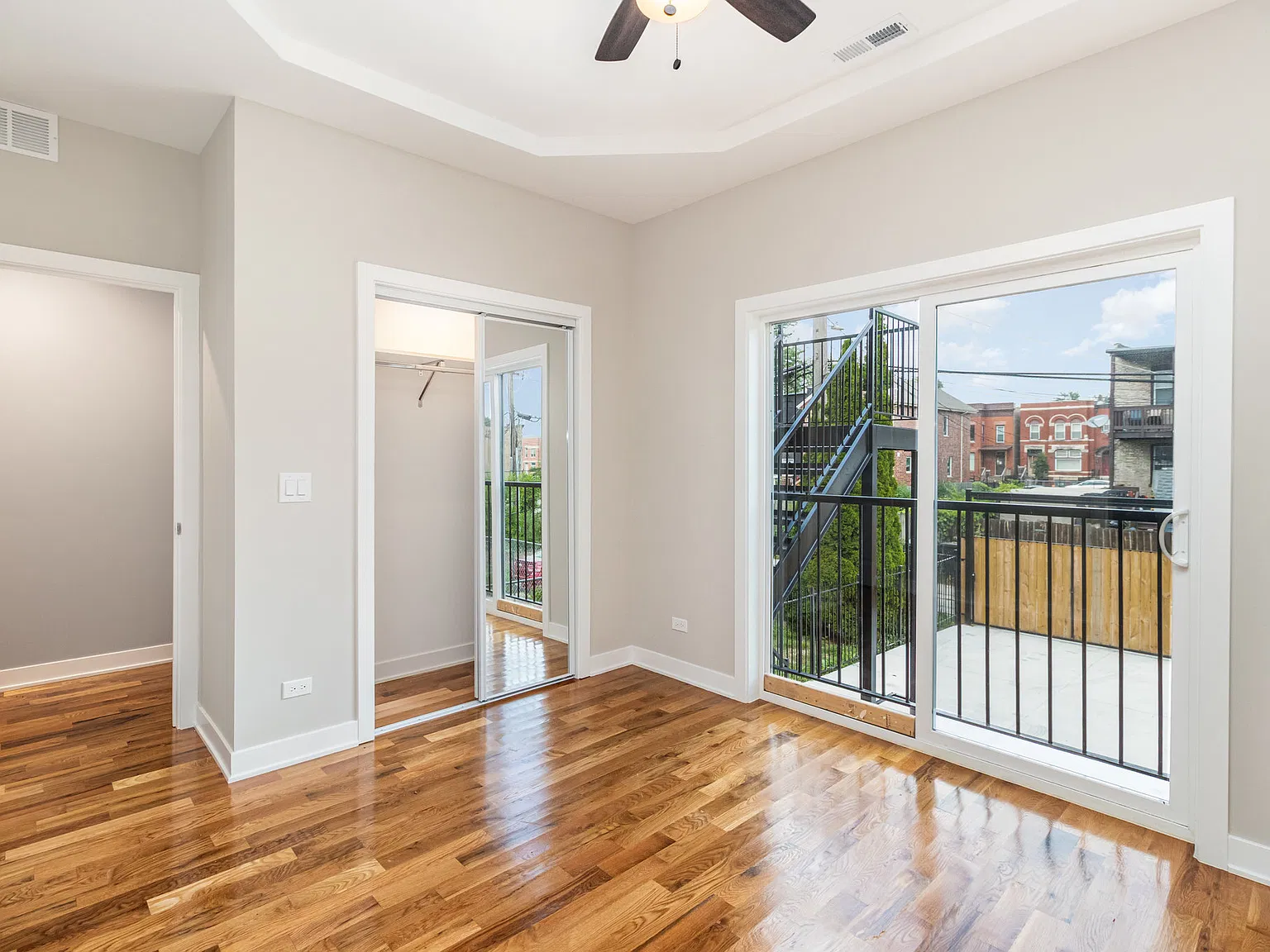3 bed, 1200 sqft, $2,500 — Photo 3
