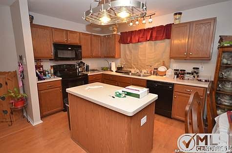 3rd image of 7939 Oakwood Pnes