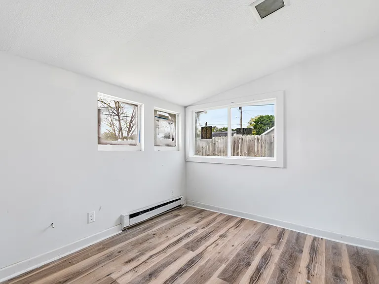 1010 W 2nd St #2 — Photo 8