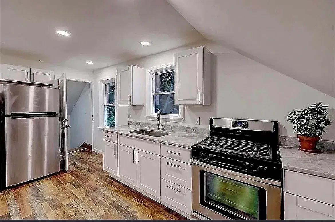 2 bed, 900 sqft, $1,800 — Photo 3