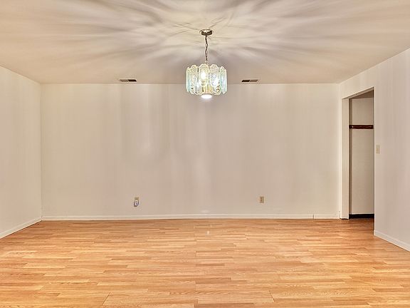 5th image of 135 Pembroke Rd SW